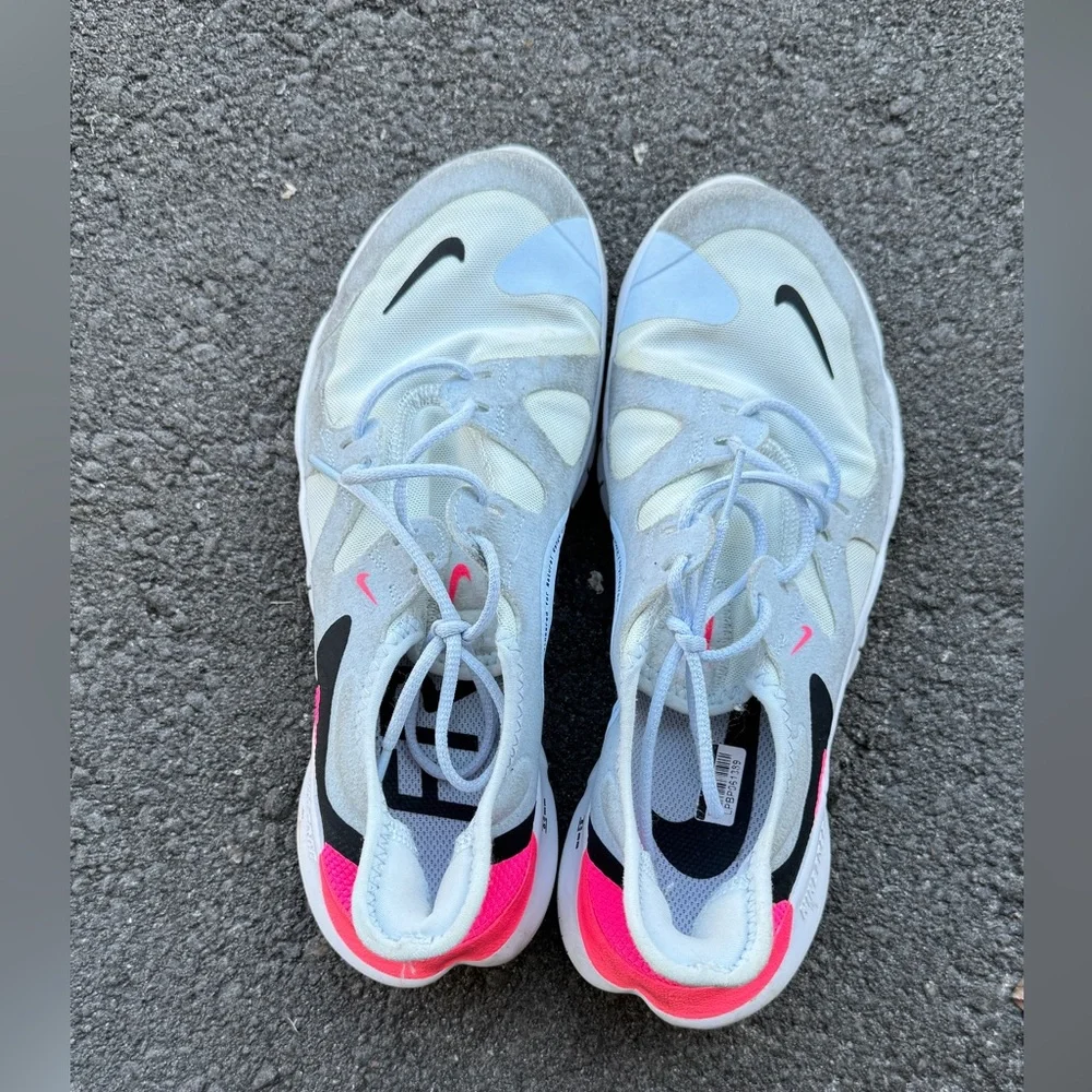 Nike Woman’s Sneakers - Picture 3 of 4